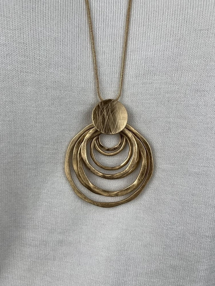 Kette mit Anhänger rund, goldfarben