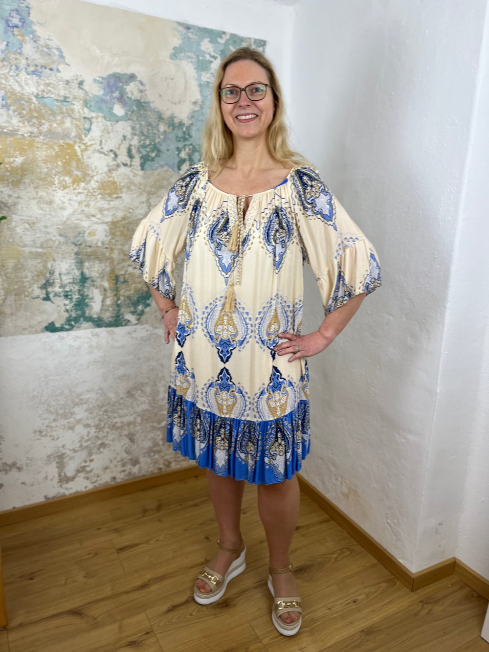 Midi-Kleid mit Trompetenärmel, Alloverdruck