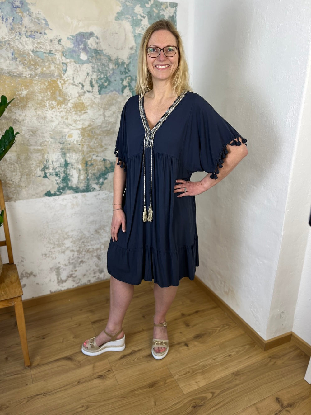 Kleid mit Zierbordüre und Zierkordel