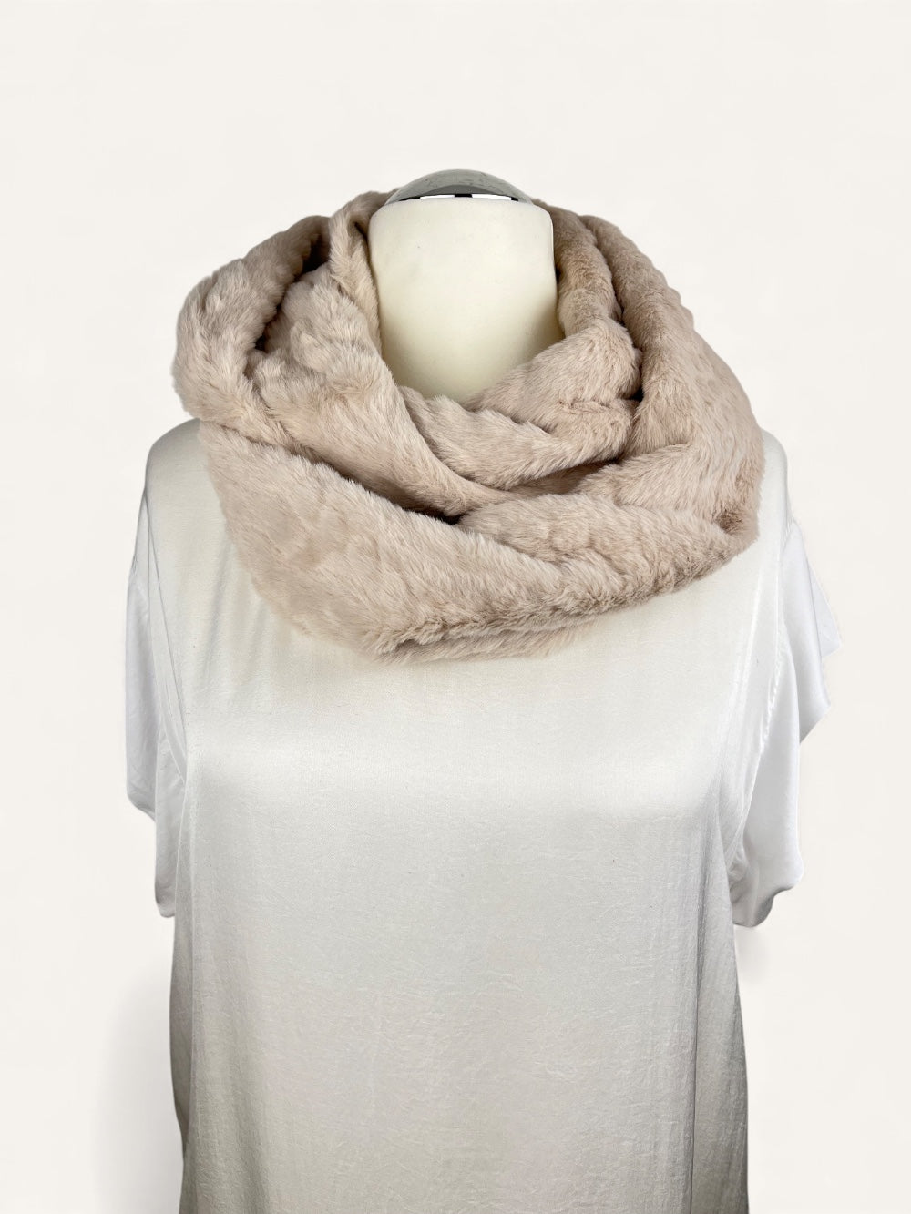 Loopschal aus Fellimitat, beige von Bella Vita - Mode & Lifestyle