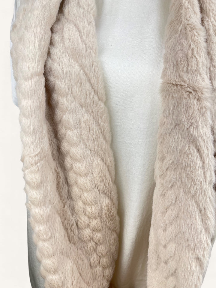 Loopschal aus Fellimitat, beige von Bella Vita - Mode & Lifestyle