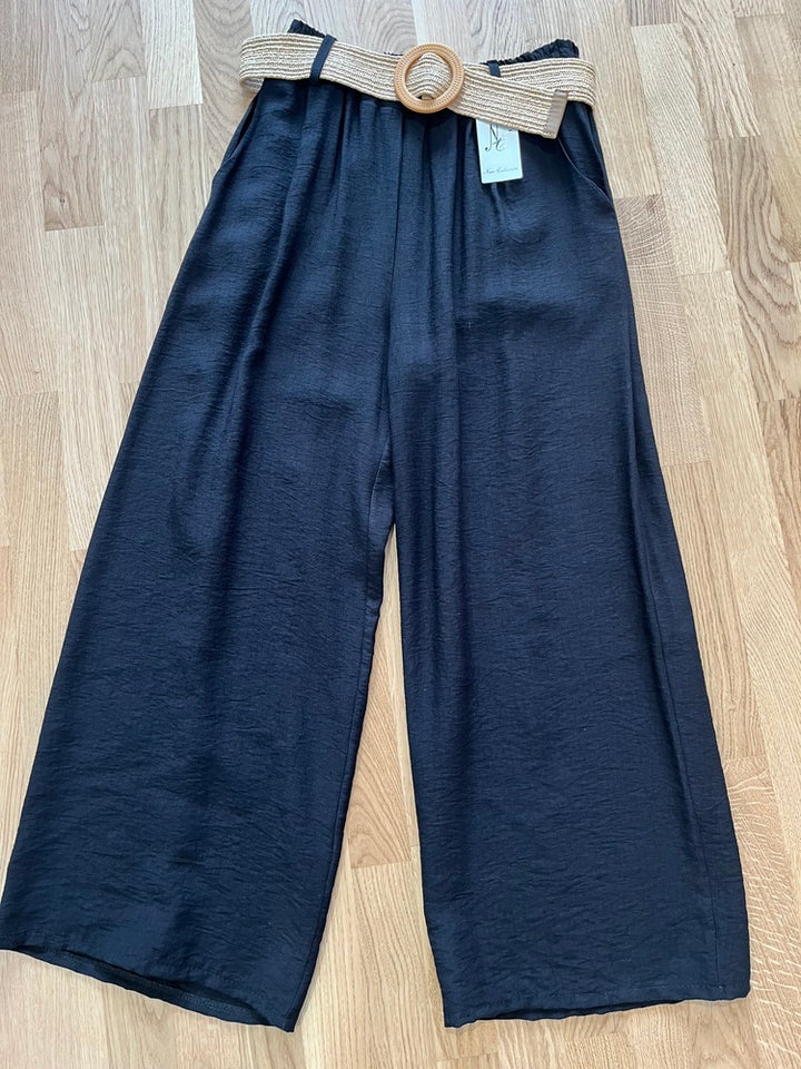 Marlenehose mit Bastgürtel