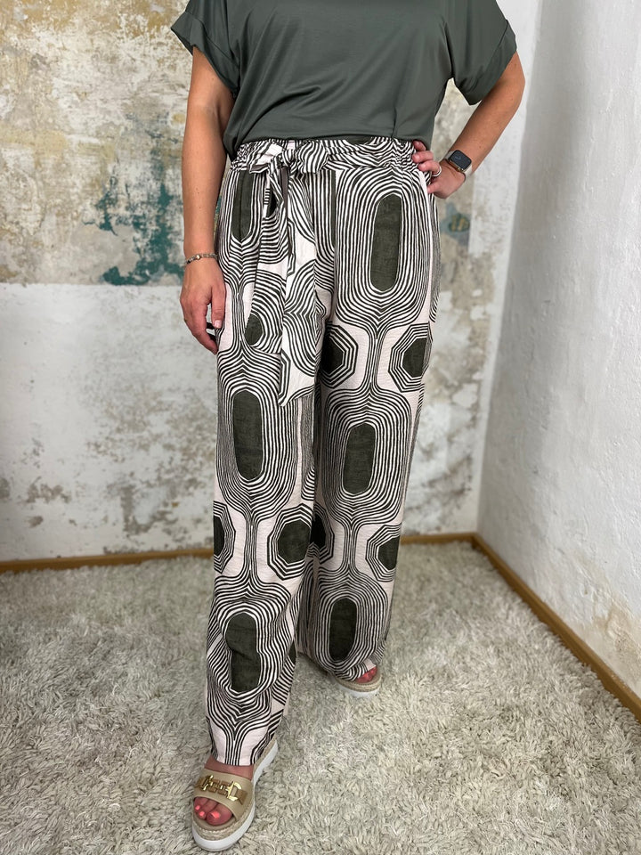 Marlenehose mit grafischem Druck