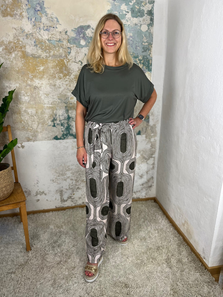 Marlenehose mit grafischem Druck