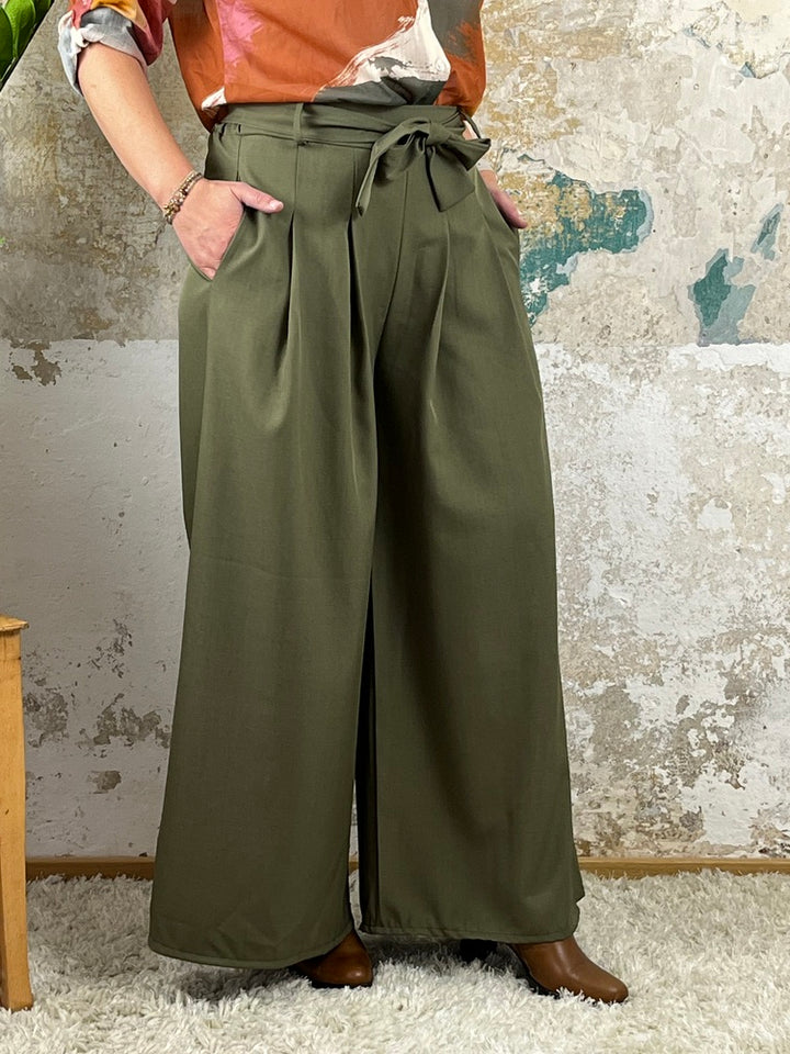 Marlenehose mit Bindegürtel und Dehnbund, khaki