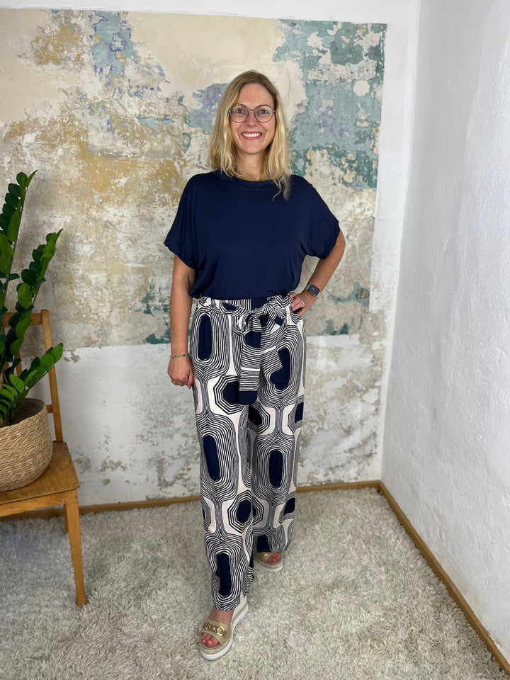 Marlenehose mit grafischem Druck