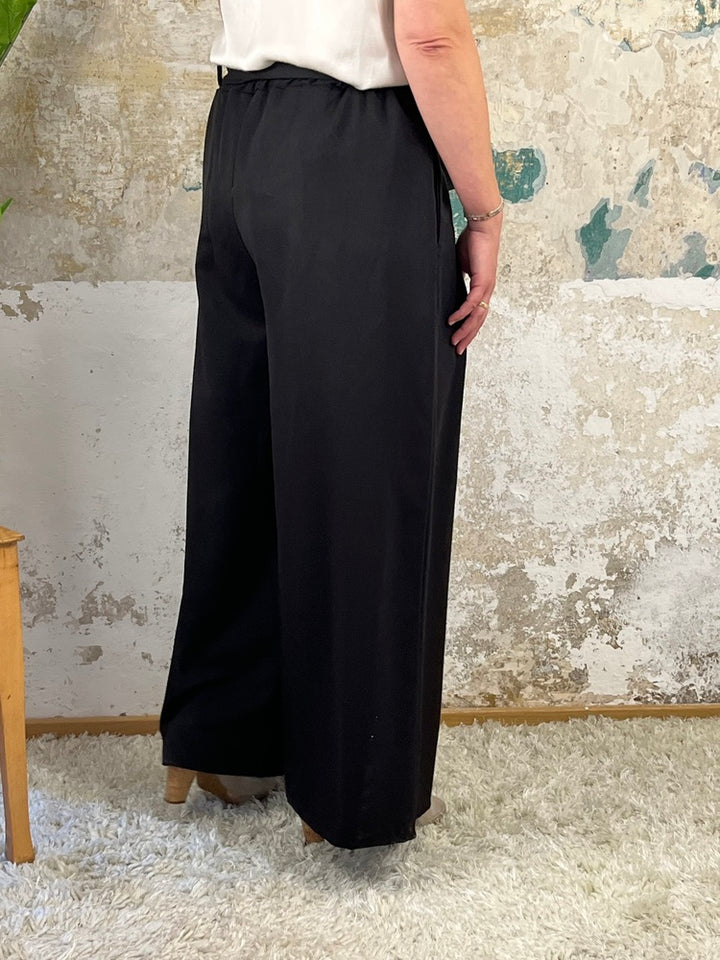 Marlenehose mit Bindegürtel und Dehnbund, schwarz