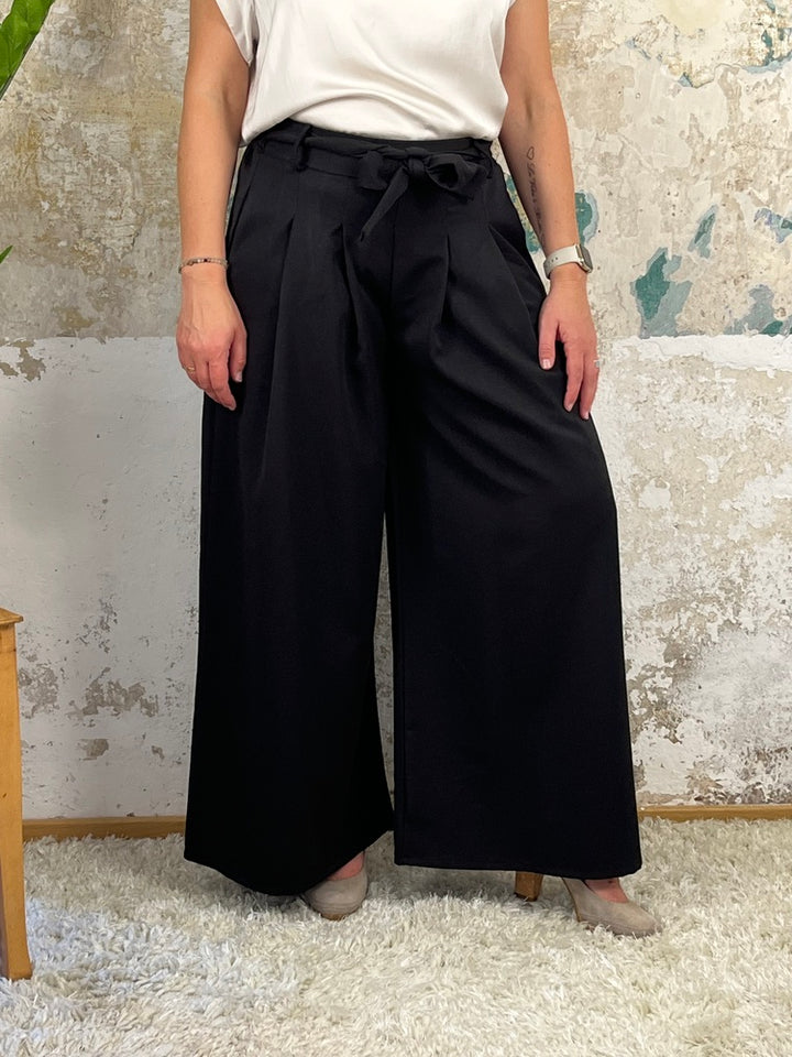 Marlenehose mit Bindegürtel und Dehnbund, schwarz