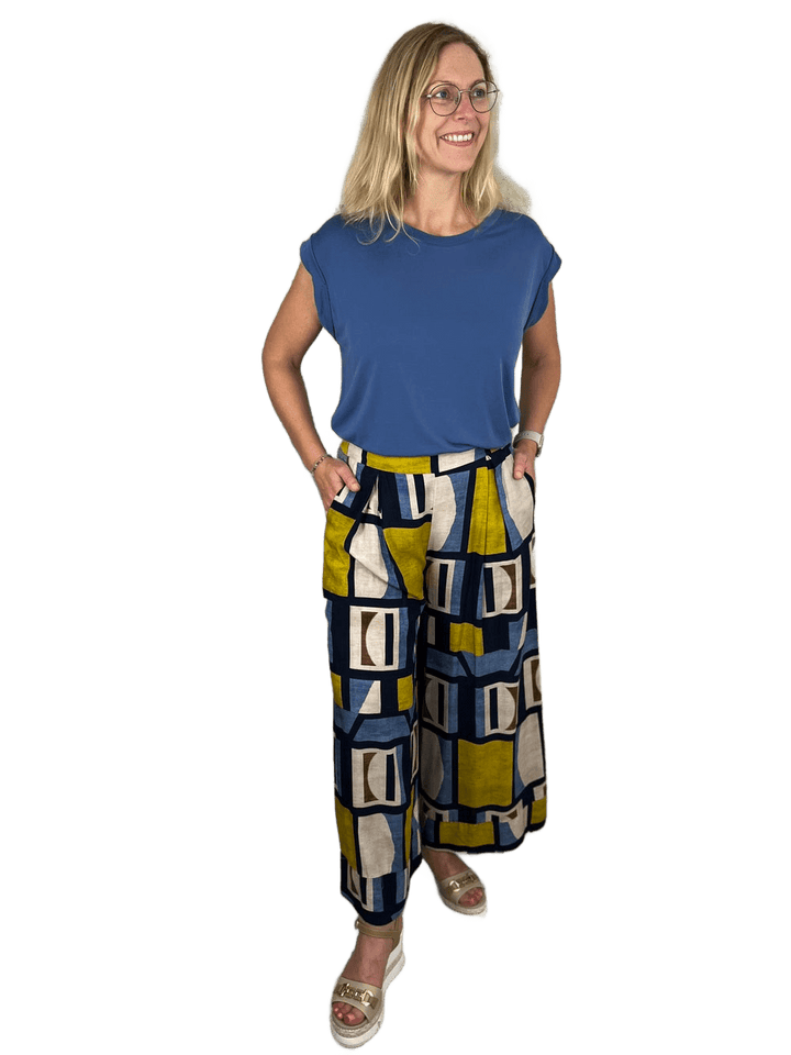 Marlenehose im Alloverdruck, blau-gemustert