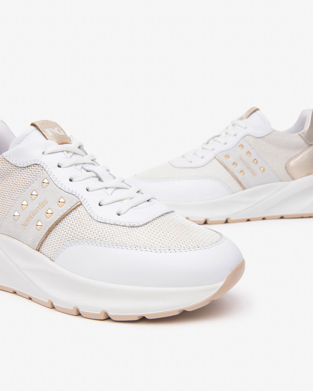 NeroGiardini Sneaker mit Plateausohle, weiß-gold