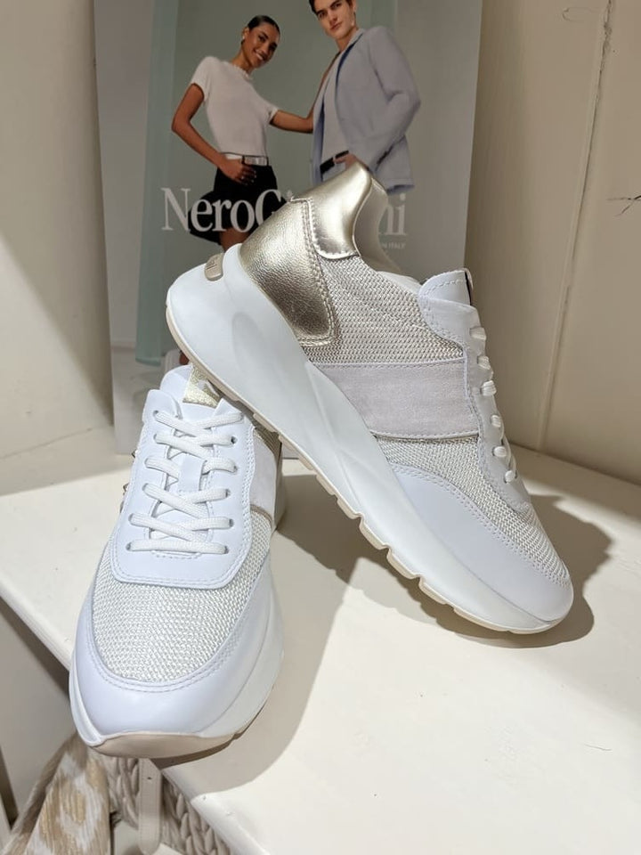 NeroGiardini Sneaker mit Plateausohle, weiß-gold