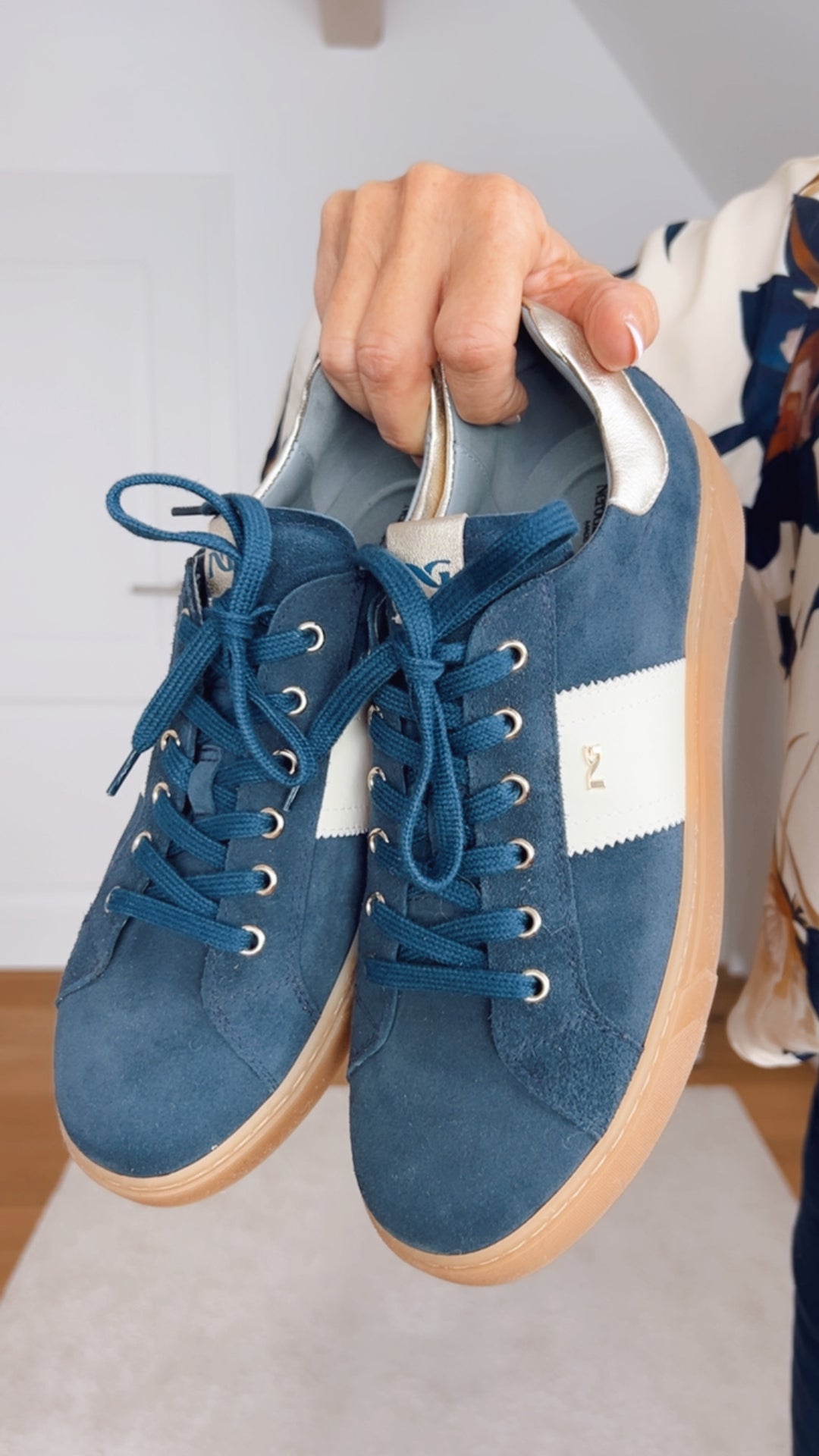 NeroGiardini Sneaker, jeansblau von Bella Vita - Mode & Lifestyle