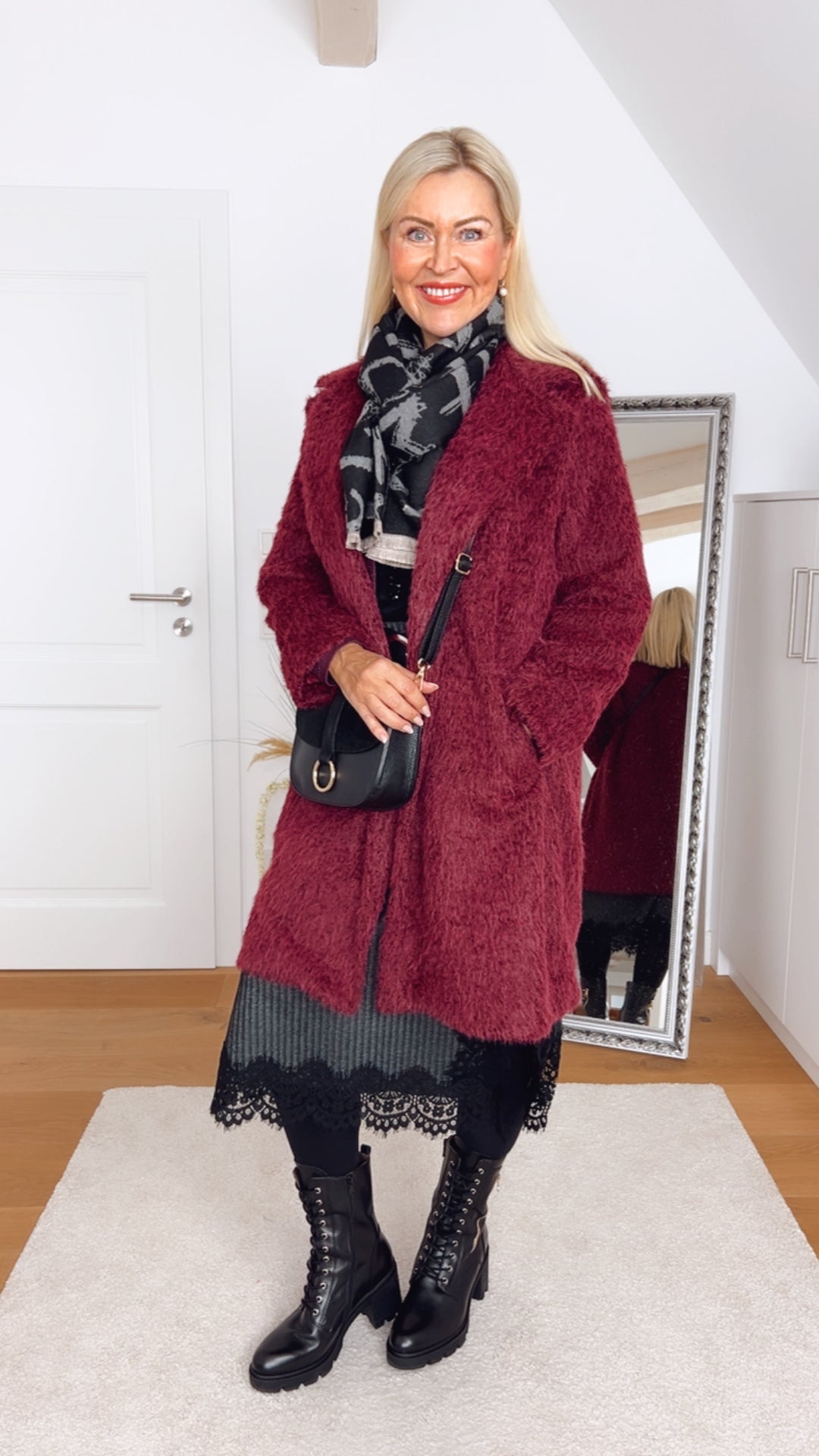 Mantel in Flauschoptik, bordeaux von Bella Vita - Mode & Lifestyle
