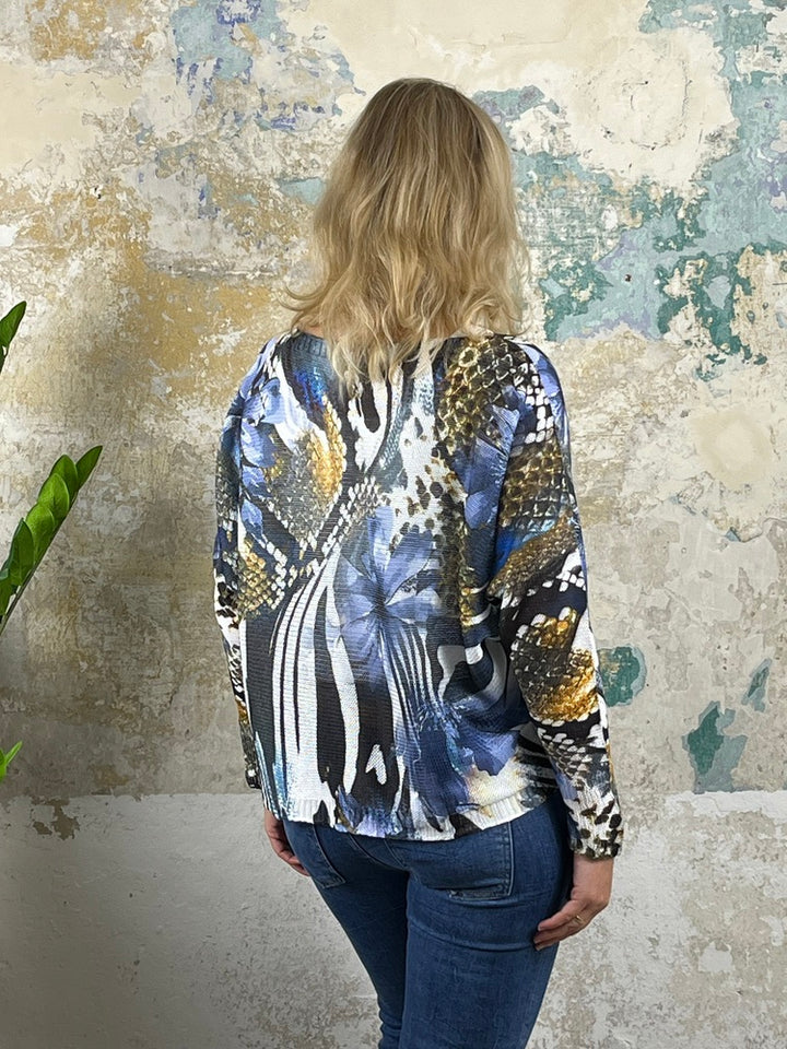 Pullover mit Fledermausarm und Animalprint, blau