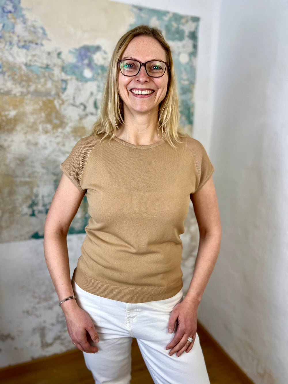 Kurzarm-Pullover mit Netzeinsatz oben