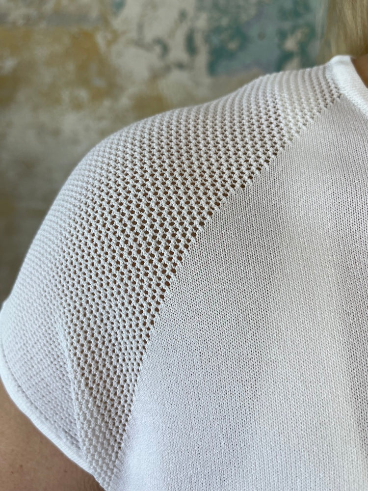 Kurzarm-Pullover mit Netzeinsatz oben