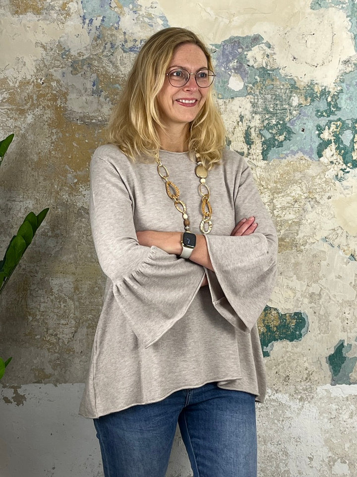 Pullover in A-Form mit Trompetenärmeln