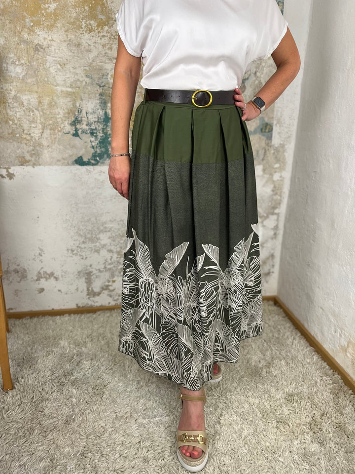 Rock mit Blätterdruck und Ziergürtel, khaki