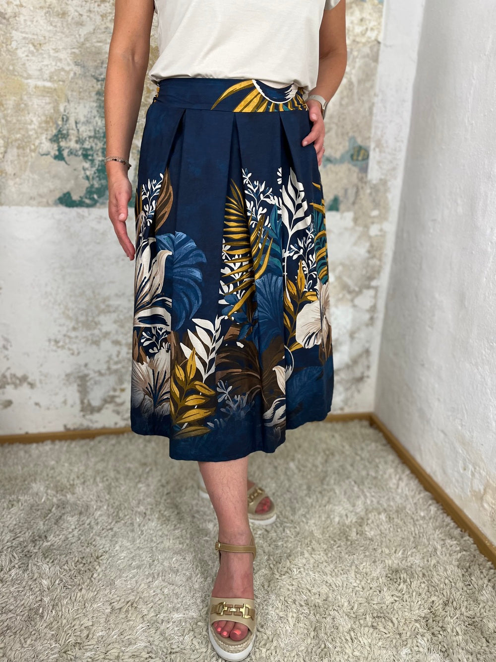Rock mit floralem Muster, marine