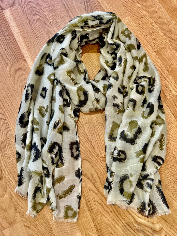 Leichter Schal aus Viskose, Animalprint