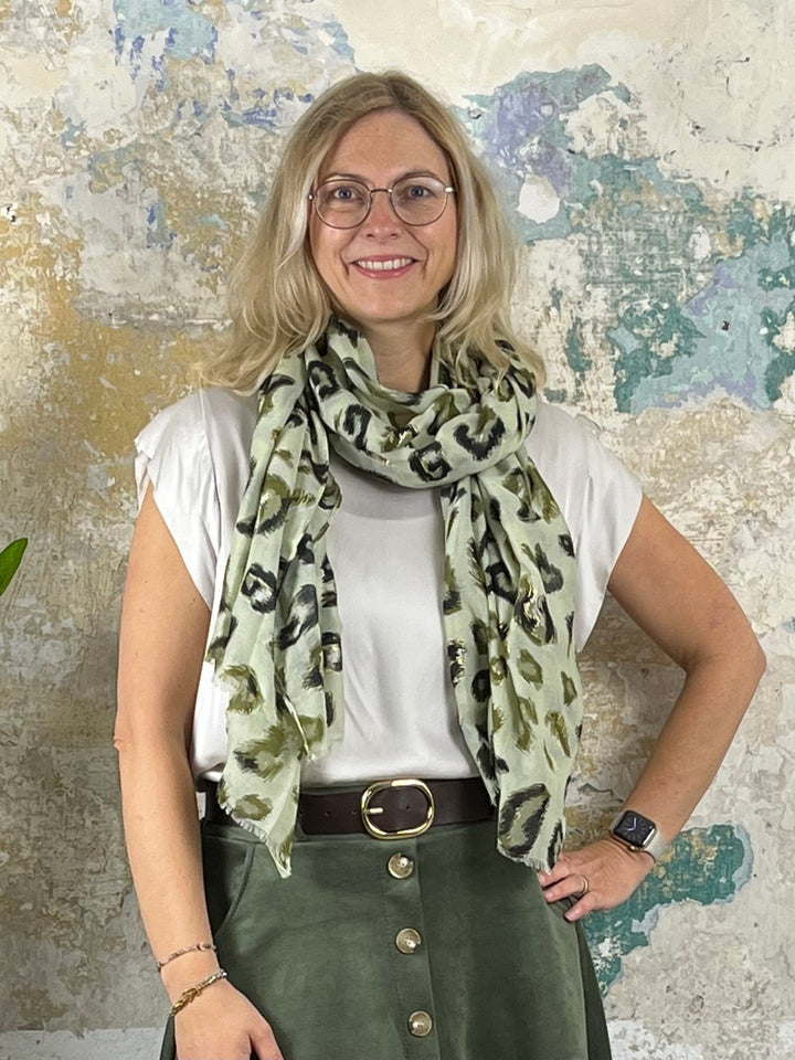 Leichter Schal aus Viskose, Animalprint