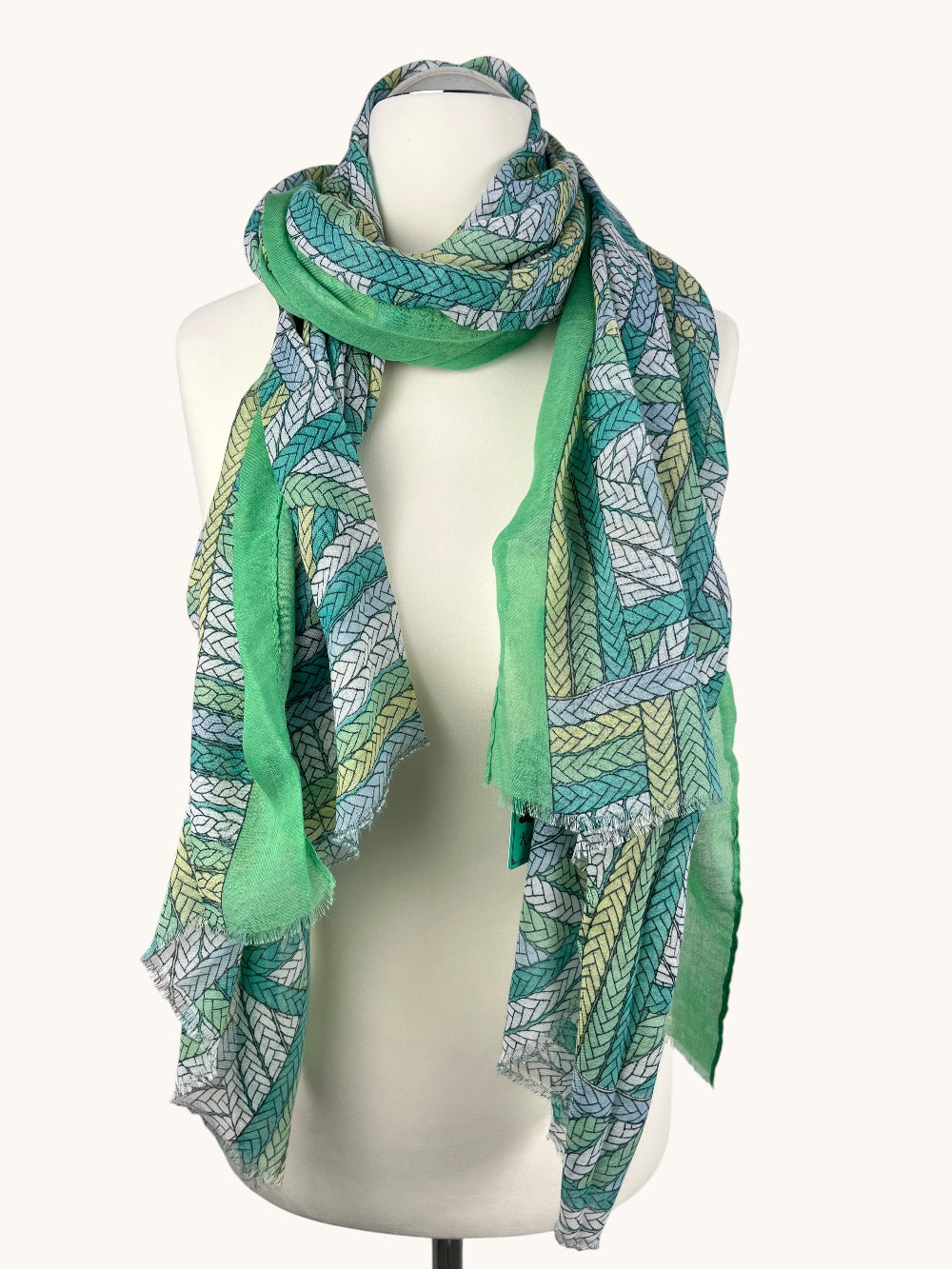 Leichter Schal aus Viskose, Flechtoptik von Bella Vita - Mode & Lifestyle