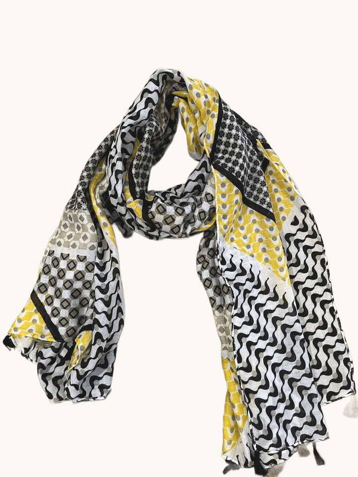 Leichter Schal aus Viskose mit Zierbommeln, Mustermix von Bella Vita - Mode & Lifestyle