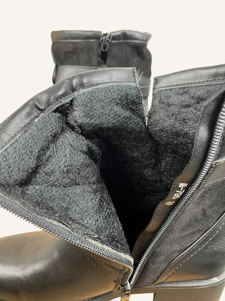 Boots mit Zierschließen, braun von Bella Vita - Mode & Lifestyle