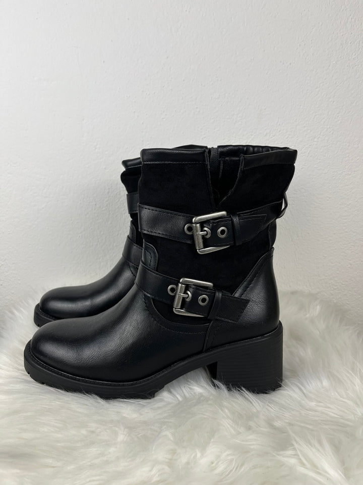Boots mit Zierschließen, schwarz