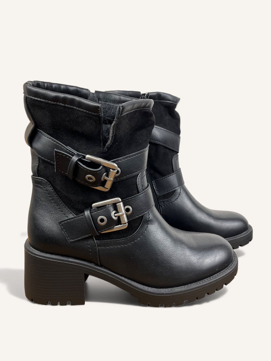 Boots mit Zierschließen, schwarz von Bella Vita - Mode & Lifestyle