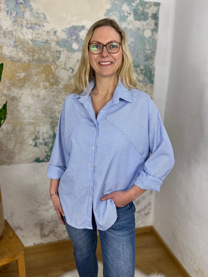 Hemdbluse mit silberfarbenen Steinchen, gestreift