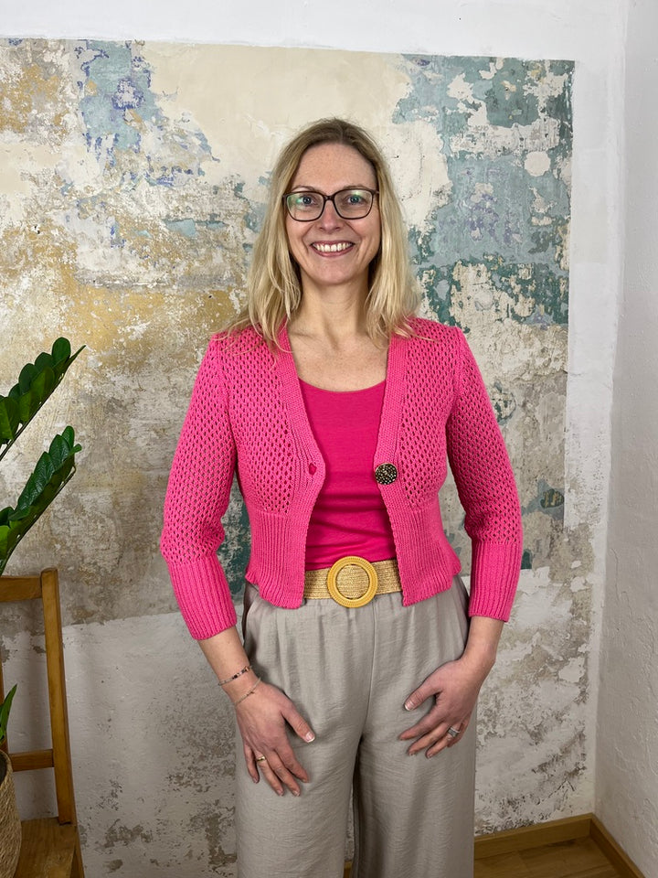 Strickjacke, Ajourmuster mit Knopf