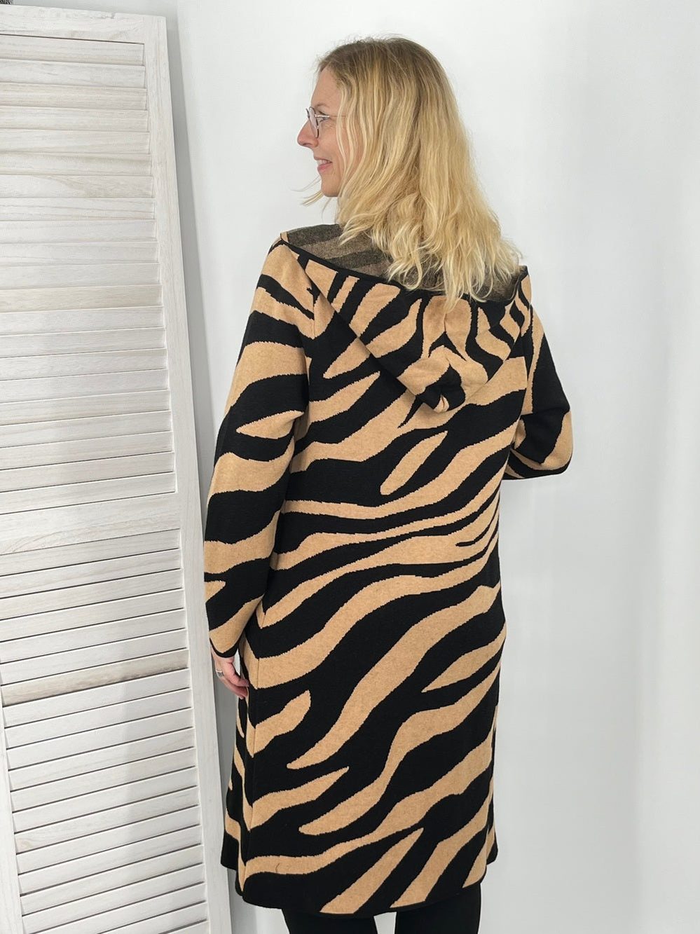 Strickmantel im Zebramuster, cognac-schwarz