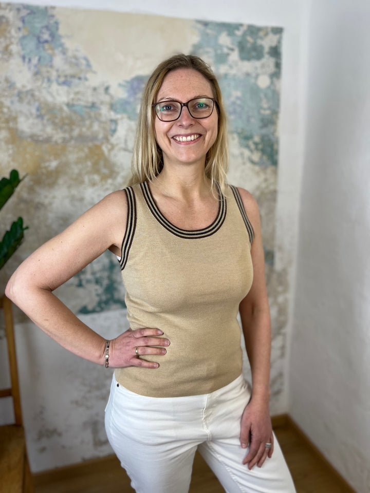 Stricktop mit Kontrastkanten