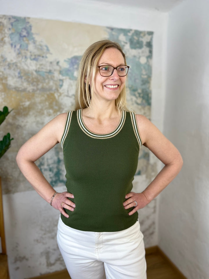 Stricktop mit Kontrastkanten