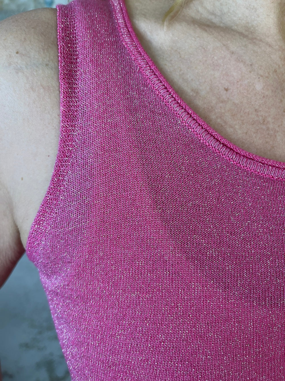 Lurex-Stricktop mit Rundhalsausschnitt