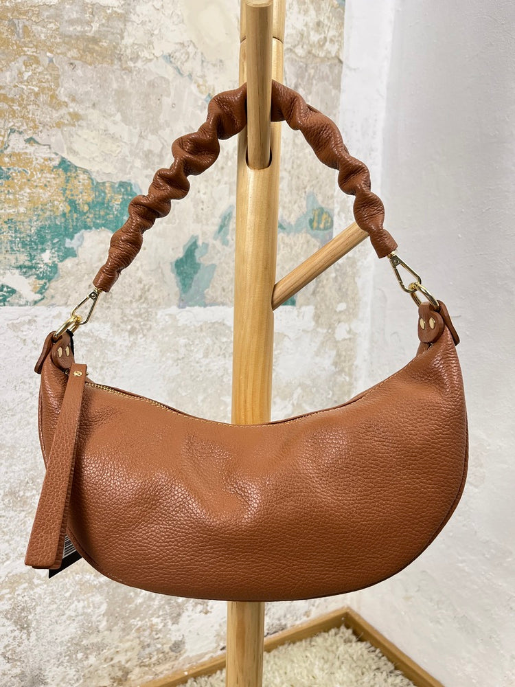 Umhängetasche aus Echtleder mit langem Riemen von Bella Vita - Mode & Lifestyle