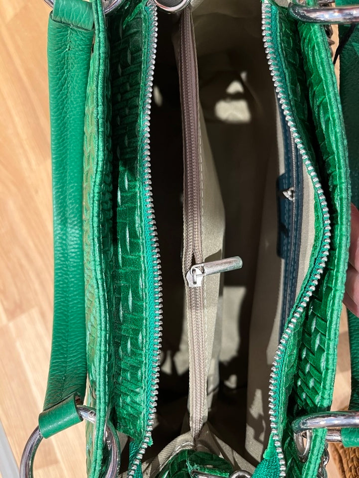 Echtledertasche Flechtoptik mit Zierkette in silber
