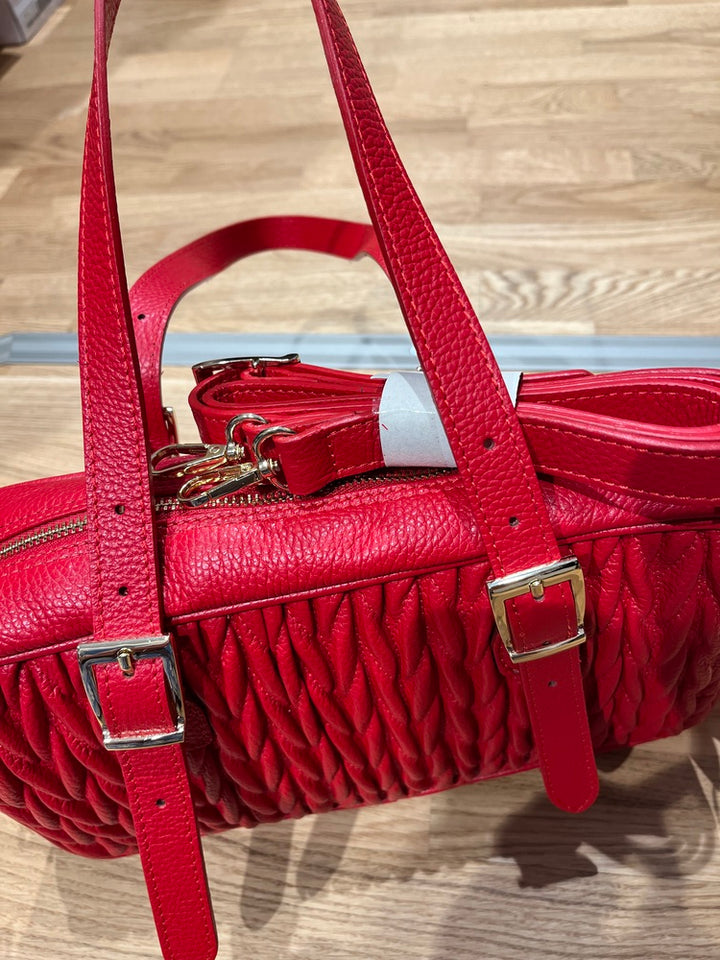 Handtasche aus Echtleder mit gesteppter Struktur