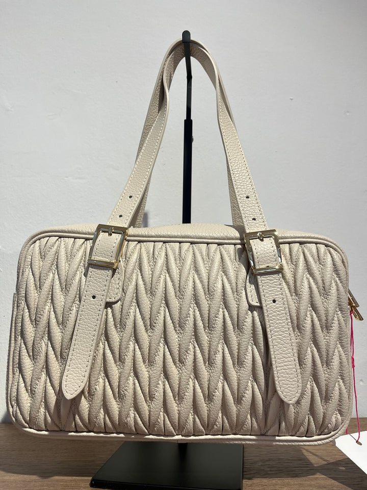 Handtasche aus Echtleder mit gesteppter Struktur