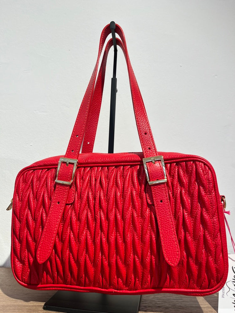 Handtasche aus Echtleder mit gesteppter Struktur