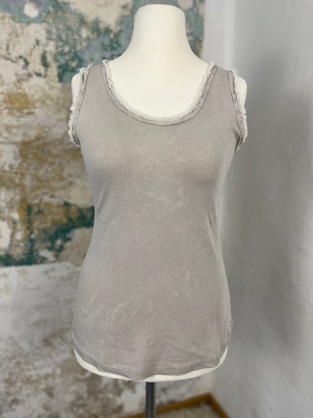 Tanktop mit Fransenkante