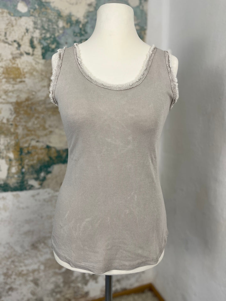 Tanktop mit Fransenkante