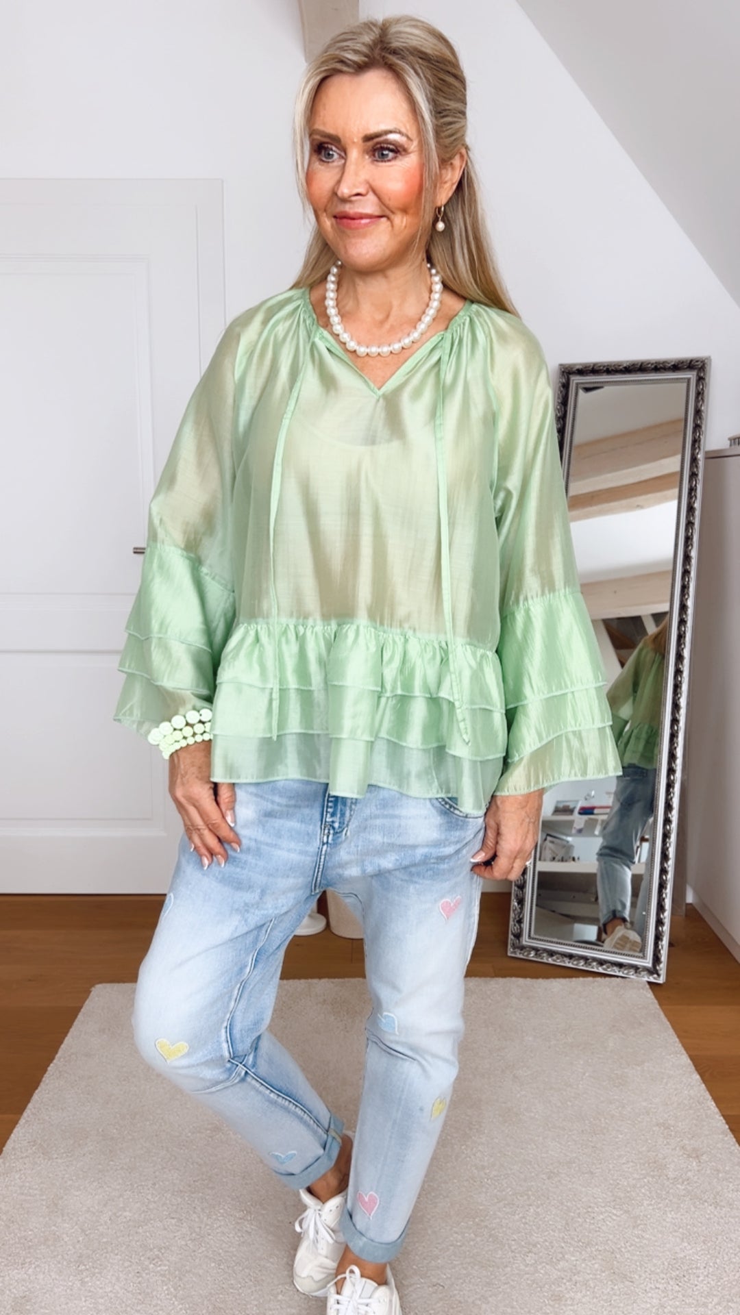 Luftige Tunikabluse mit Volants, hellgrün von Bella Vita - Mode & Lifestyle