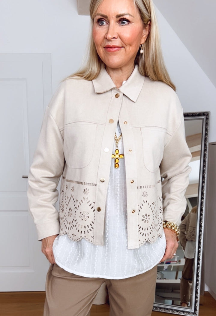 Hemdjacke mit Ornament-Lochsaum, beige von Bella Vita - Mode & Lifestyle