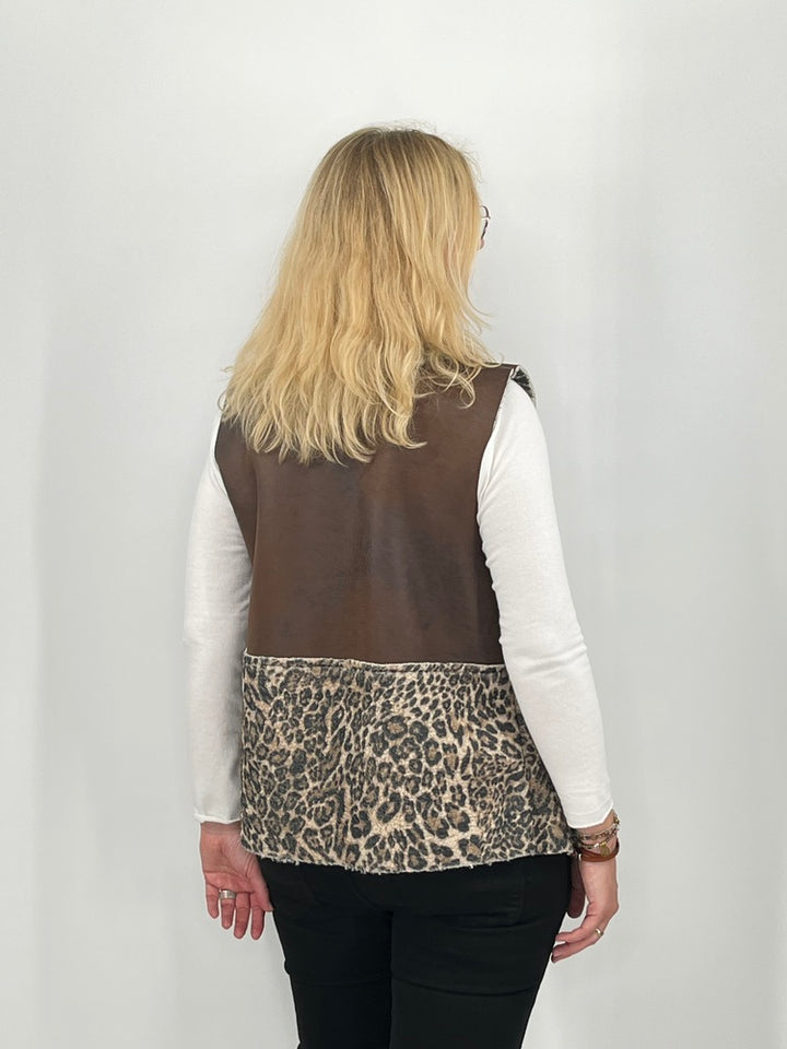 Weste mit Fellimitat und Leoprint, versch. Farben