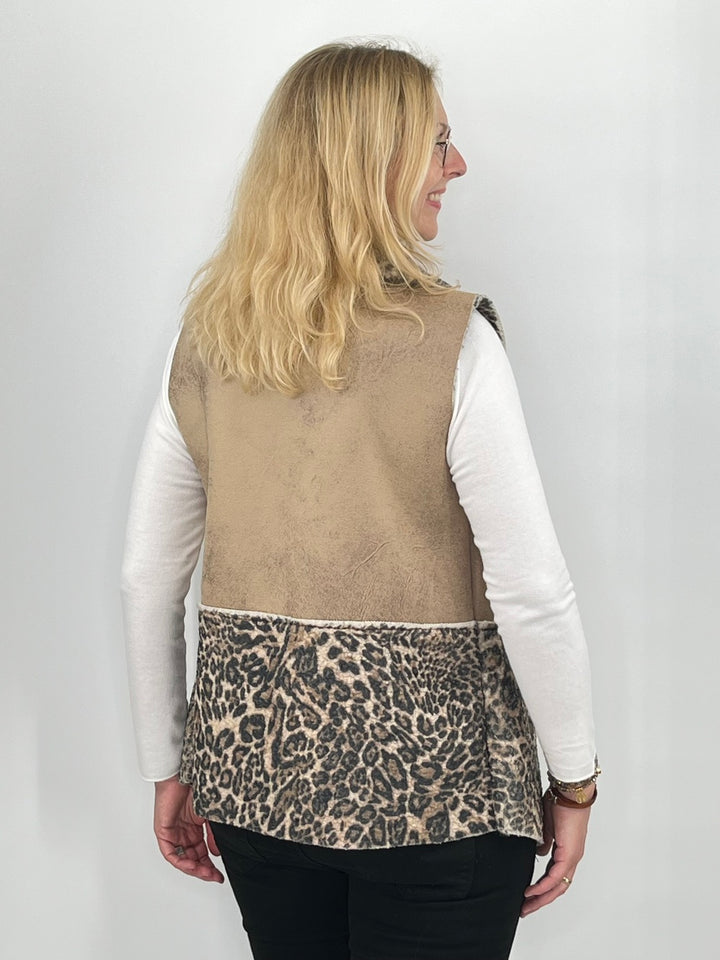Weste mit Fellimitat und Leoprint, versch. Farben