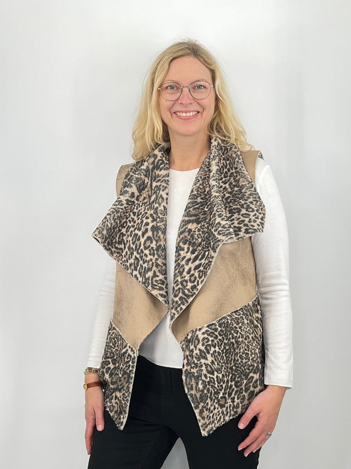 Weste mit Fellimitat und Leoprint, versch. Farben