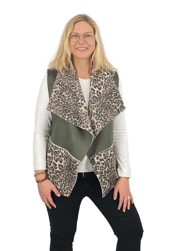 Weste mit Fellimitat und Leoprint, versch. Farben